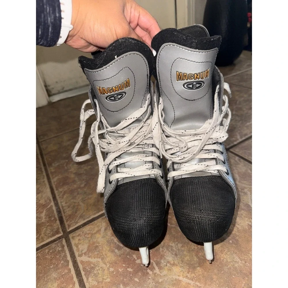Easton Magnum Ice Hockey Skates Bladz Magnum Silver Kids Size 4